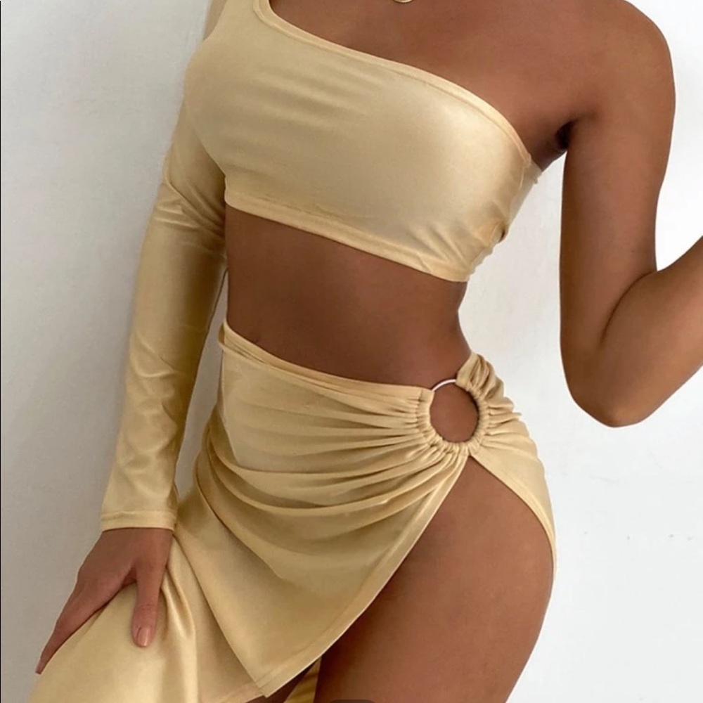 Yellow XS top skirt set